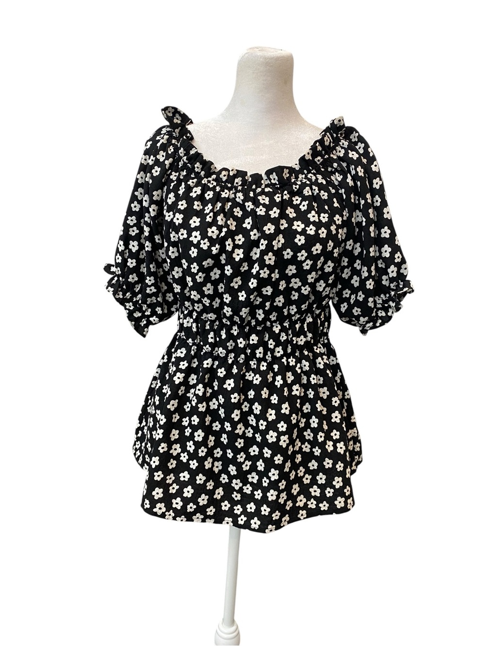 Staccato Women sz small Black White Floral elastic Waist puff sleeve Peplum Top